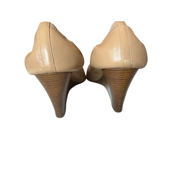 Tory Burch Beige Buttery Leather Wedge Heels Gold Logo Womens Size 10M Classic - Picture 4 of 12